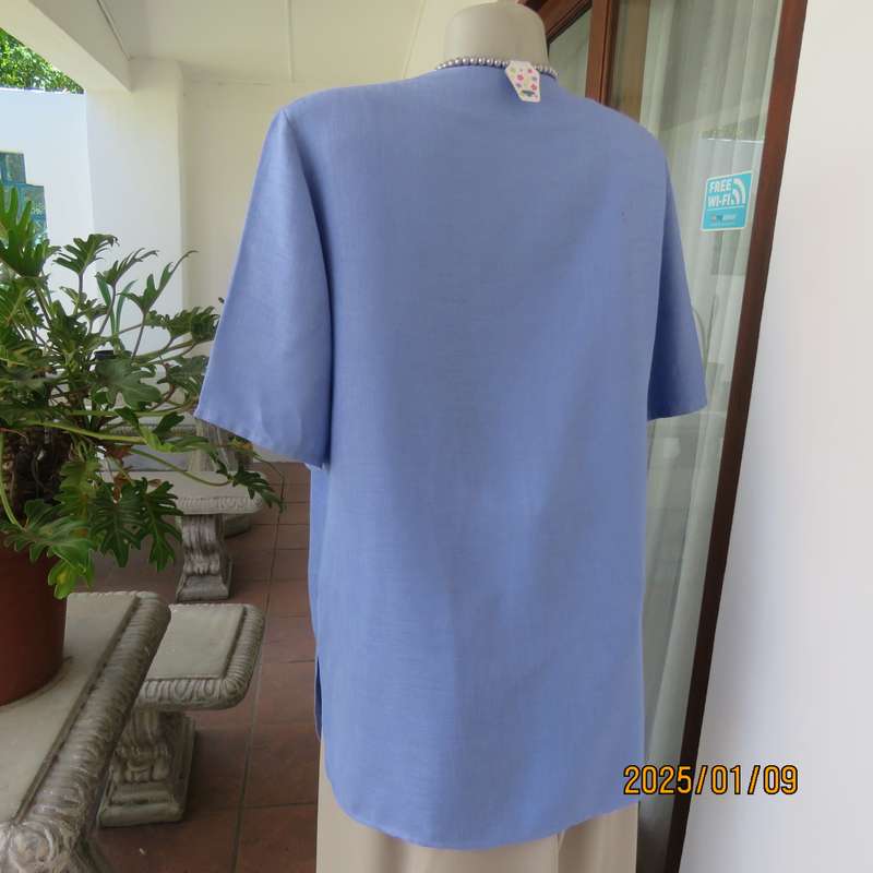 DELSWA steel blue short sleeve button down V neck top-jacket. Size 40. Slitted sides. Very good cond