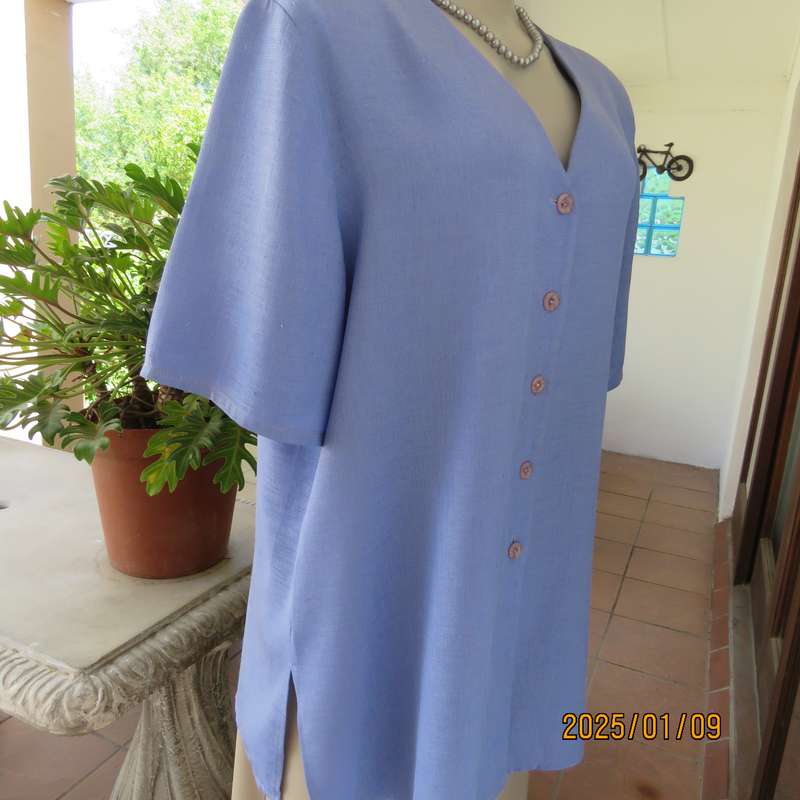 DELSWA steel blue short sleeve button down V neck top-jacket. Size 40. Slitted sides. Very good cond
