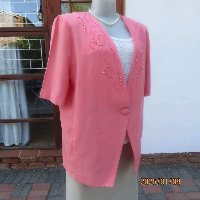 Smart crimson colour richly embellished short sleeve jacket. Viscose-polyester blend.Size 40.As new