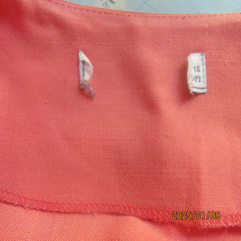 Smart crimson colour richly embellished short sleeve jacket. Viscose-polyester blend.Size 40.As new