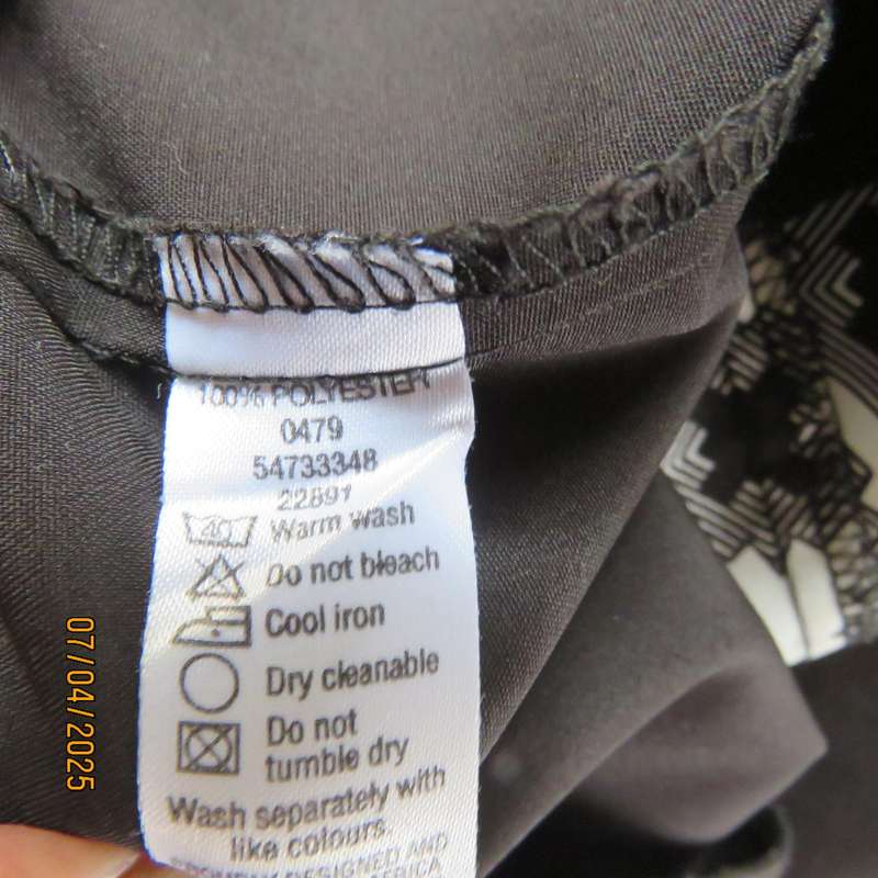 DONNA CLAIRE silk polyester shift monochrome dress. Few front pleats. Size 40. Black hemline