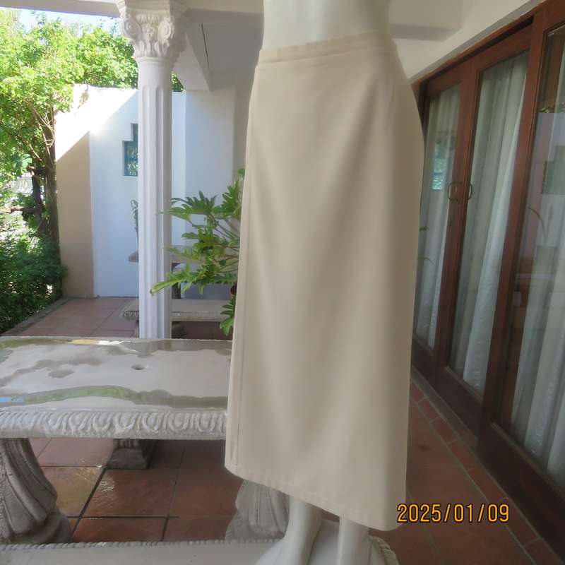 FERGIE oatmeal colour pencil skirt size 50-52. Flat front.Elasticated waist back. Front tucked seam.