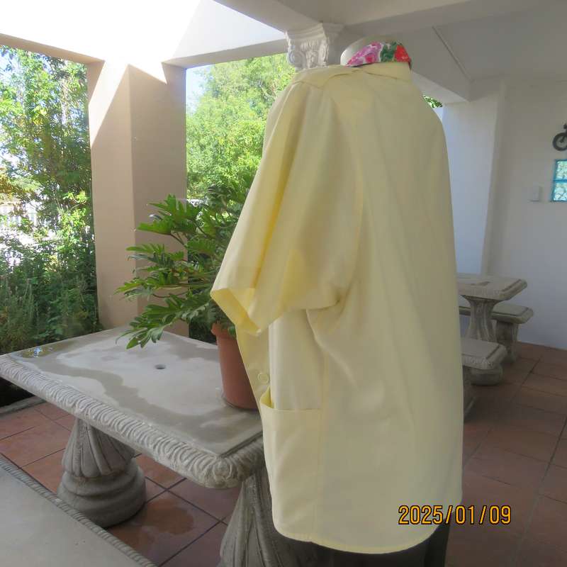Casual IDENTIKIT daffodil yellow short sleeve 100% cotton one button jacket. Size 38-14. 2 Pockets.