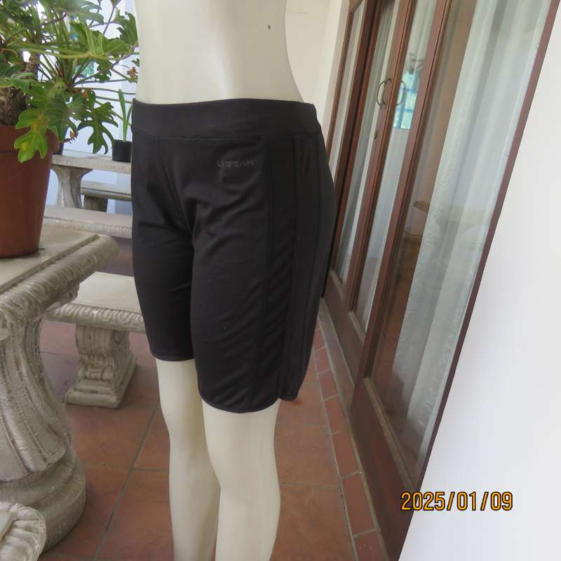 LA GEAR black polyester stretch sport pants size 40. Descent length. Mesh inlay at sides. As new con