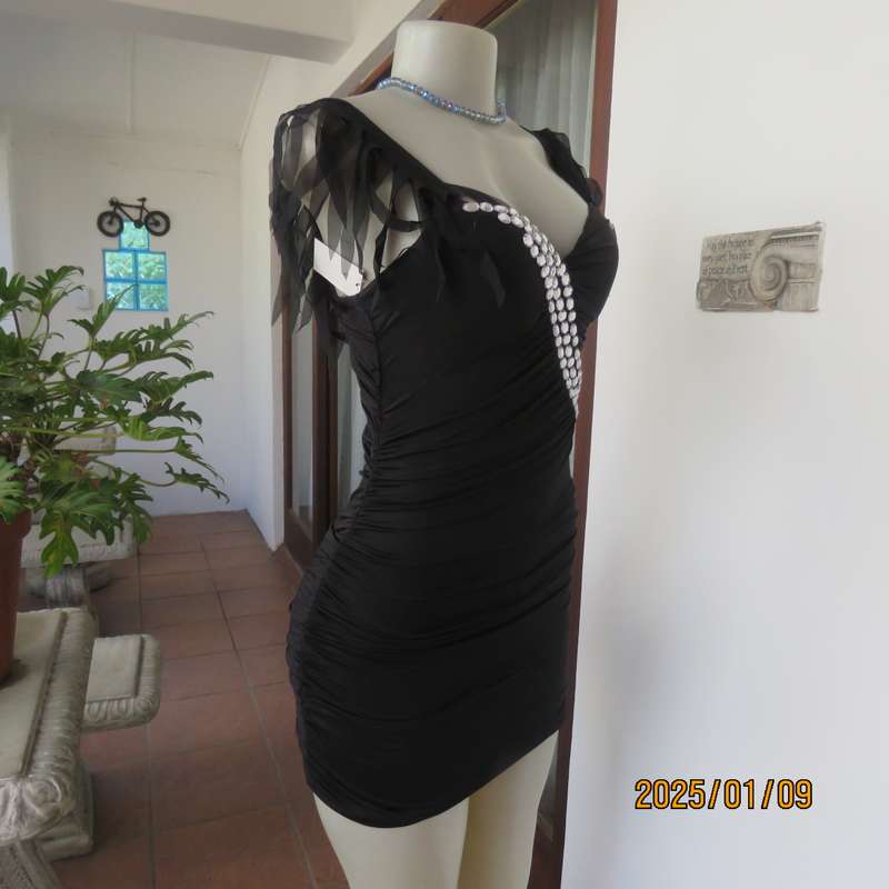 Ultra sexy black 2 layer bodycon dress size 32 from Thailand. Build in bra. Shoulder straps.New cond