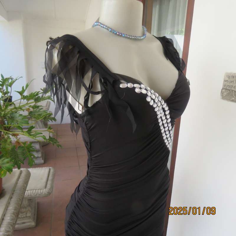 Ultra sexy black 2 layer bodycon dress size 32 from Thailand. Build in bra. Shoulder straps.New cond