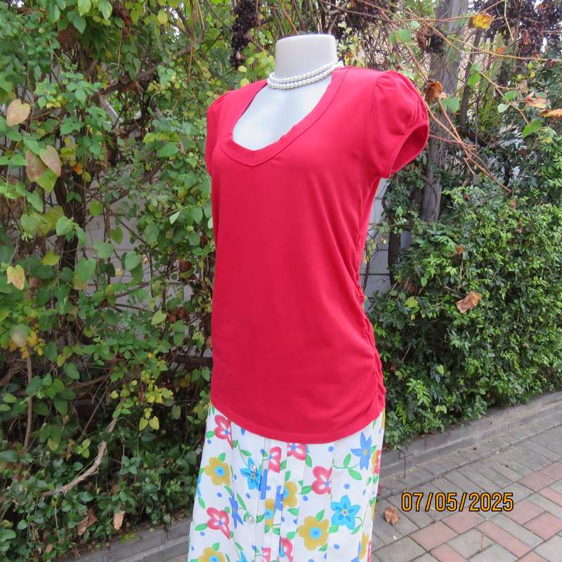 TRUWORTHS red capped sleeve slip over U neck top. Size 36. Elastic at sides.