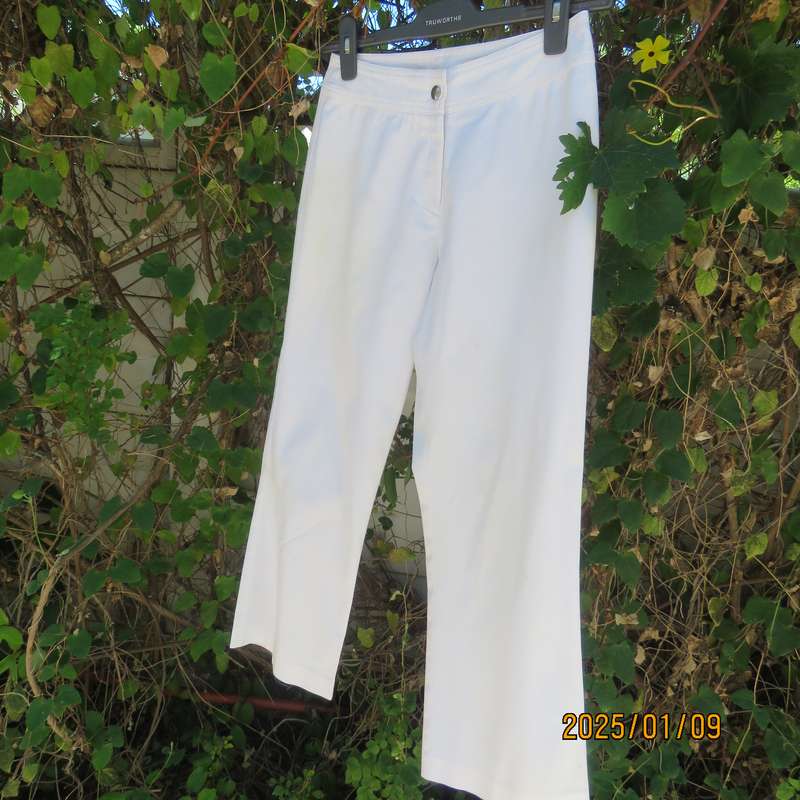 Beautiful very white WOOLWORTHS size 32-8 pants in stretch cotton. No pockets. As new condition