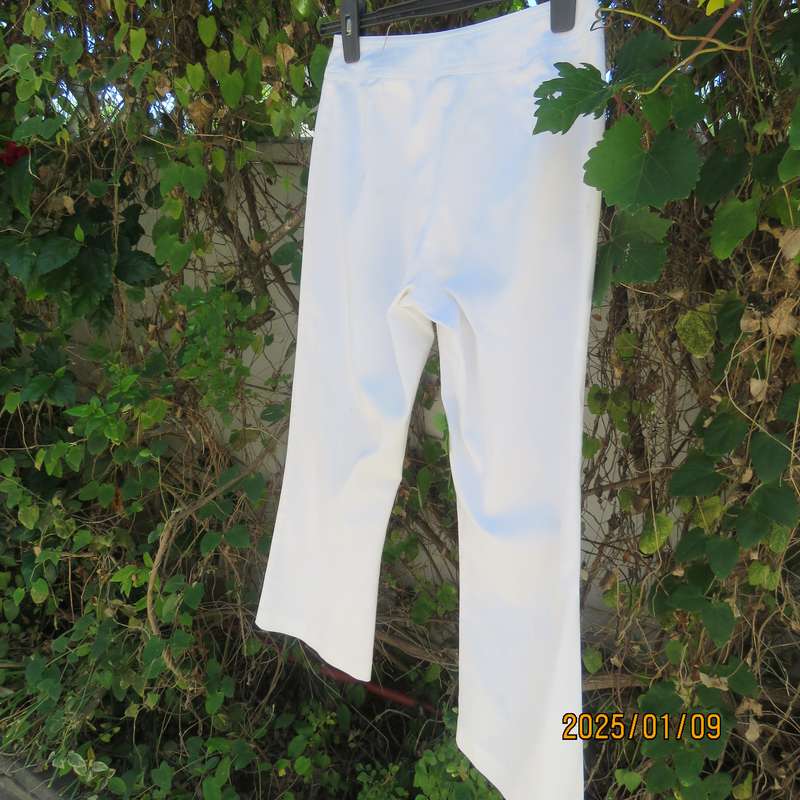 Beautiful very white WOOLWORTHS size 32-8 pants in stretch cotton. No pockets. As new condition