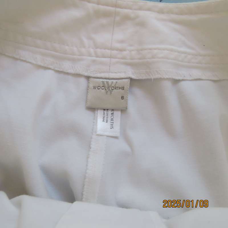 Beautiful very white WOOLWORTHS size 32-8 pants in stretch cotton. No pockets. As new condition
