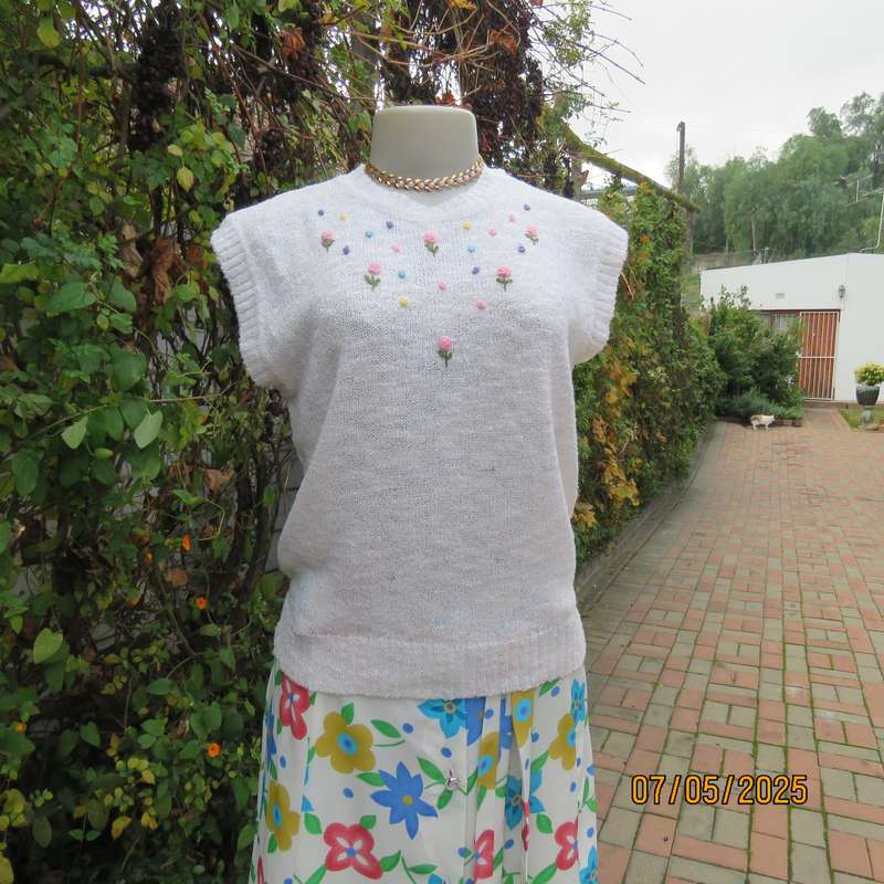 Light cream acrylic knit textured slip over sleeveless top. Front floral embroidery. Size 34