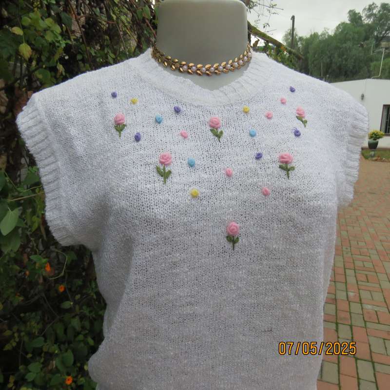 Light cream acrylic knit textured slip over sleeveless top. Front floral embroidery. Size 34