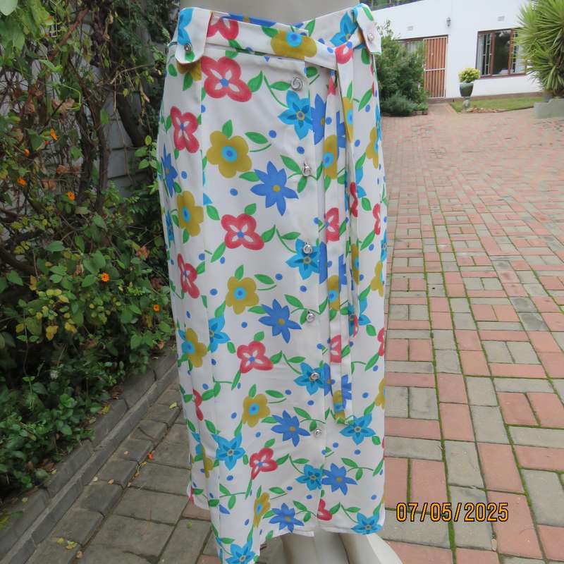 FASHIONETTE silky white polyester paneled A-line floral skirt. Elasticated back. Size 42