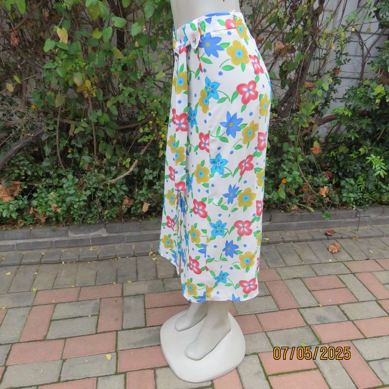 FASHIONETTE silky white polyester paneled A-line floral skirt. Elasticated back. Size 42