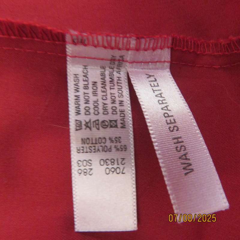 TRUWORTHS Man maroon long sleeve polycotton shirt with free tie. Size XL.