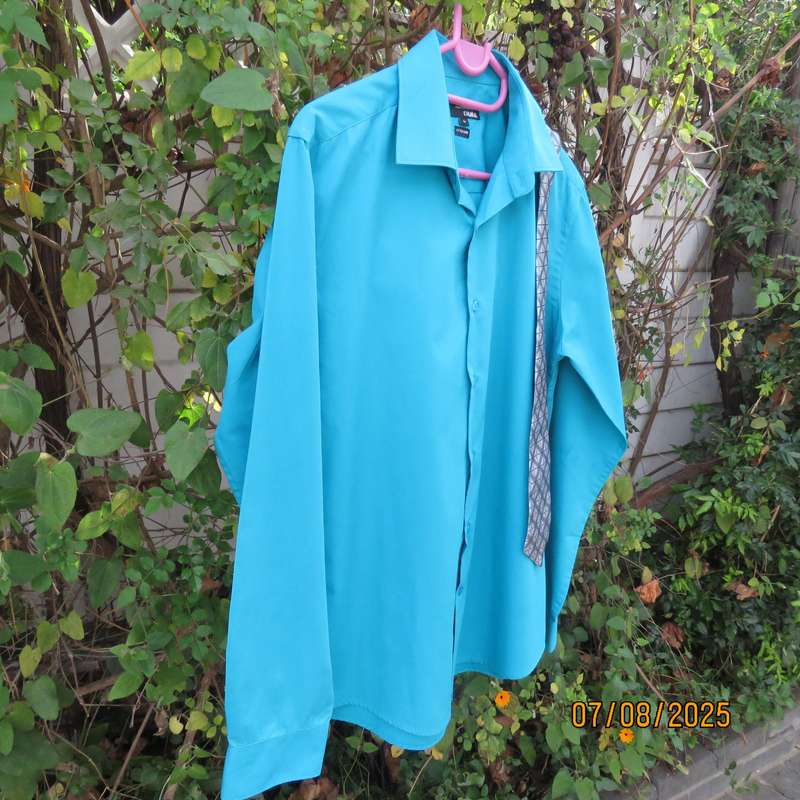 CIGNAL jade blue long sleeve polycotton men's shirt size Medium. Free necktie.