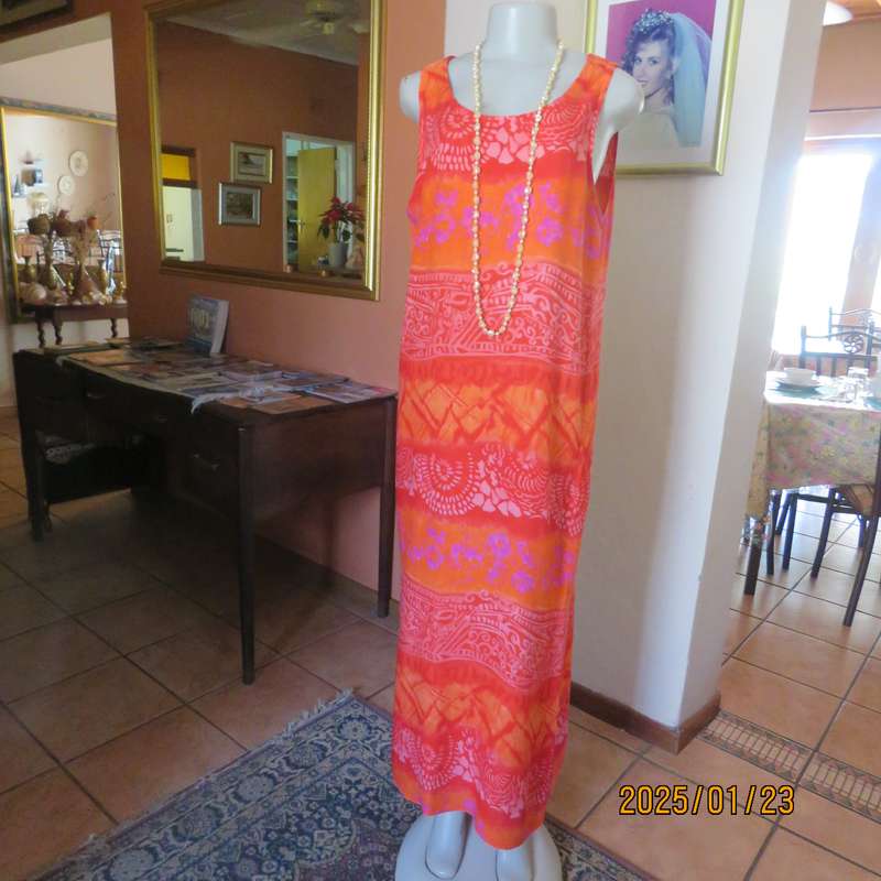 Cool cheerful maxi sleeveless 100% viscose dress in horizontal pattern lines. Size 37.Orange-crimson