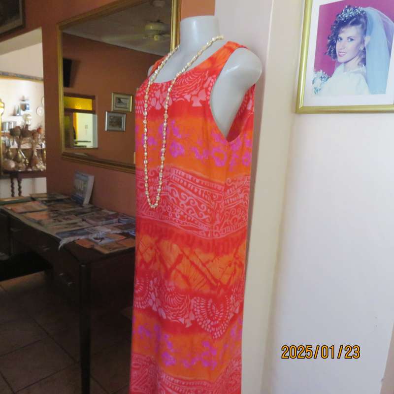 Cool cheerful maxi sleeveless 100% viscose dress in horizontal pattern lines. Size 37.Orange-crimson