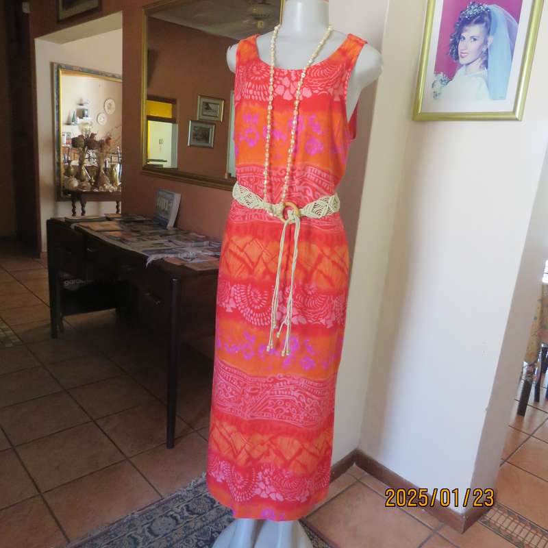 Cool cheerful maxi sleeveless 100% viscose dress in horizontal pattern lines. Size 37.Orange-crimson