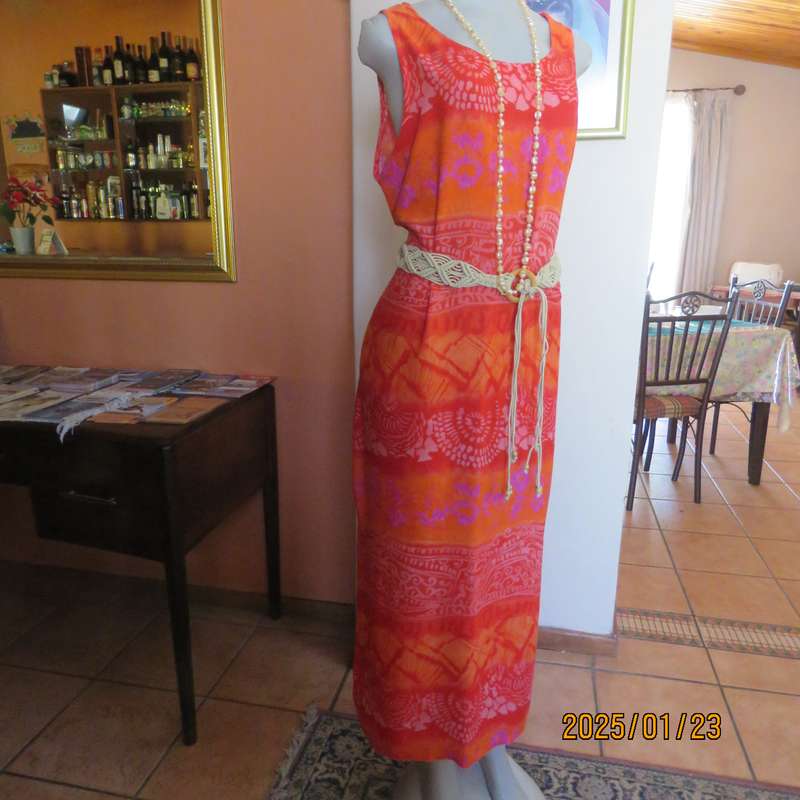 Cool cheerful maxi sleeveless 100% viscose dress in horizontal pattern lines. Size 37.Orange-crimson