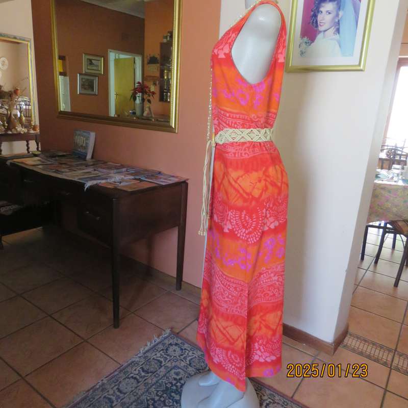 Cool cheerful maxi sleeveless 100% viscose dress in horizontal pattern lines. Size 37.Orange-crimson