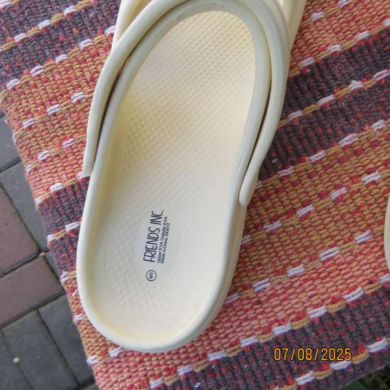 FRIENDS INC. cream plastic slip on sandals with straps size 5. As new
