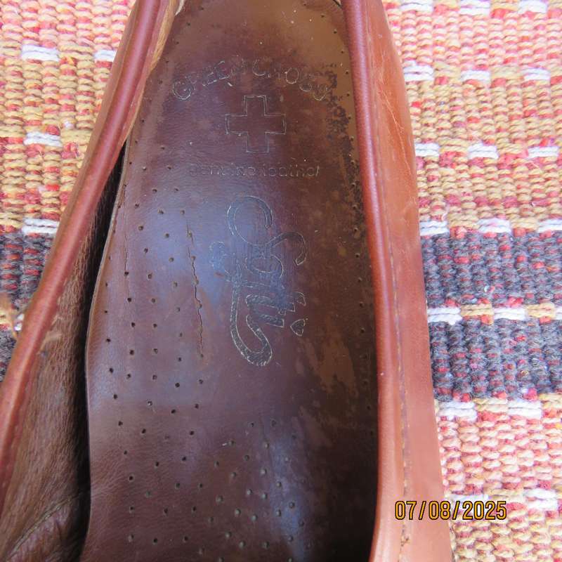 GREEN CROSS tan brown genuine leather flat shoes size 5. Soft inners.