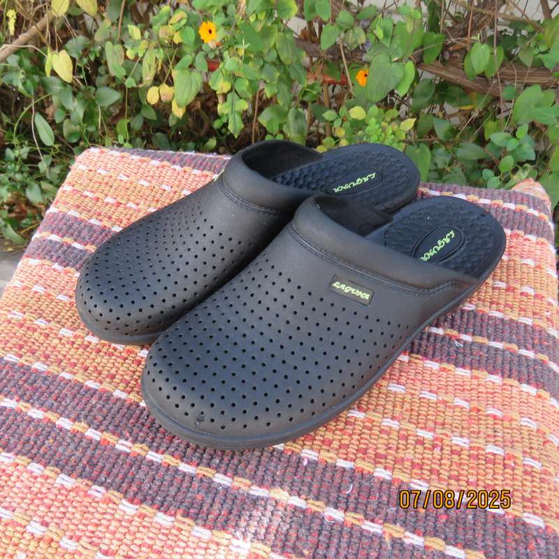 LAGUNA black slip on plastic sandals in size 5. As new.