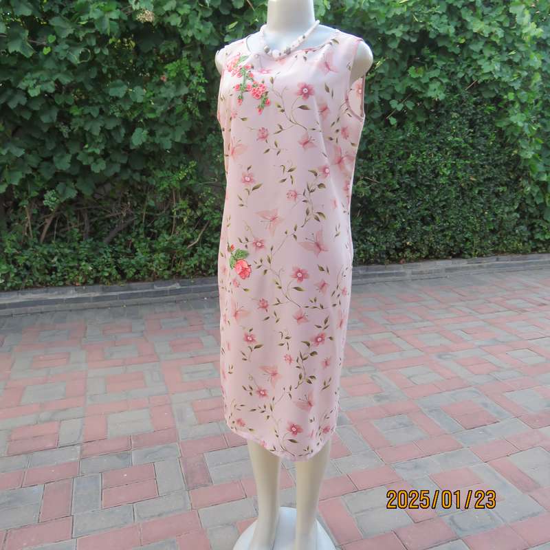Beautiful silky polyester pink floral sleeveless dress. Slip over. Size 37. Flower embroidery.