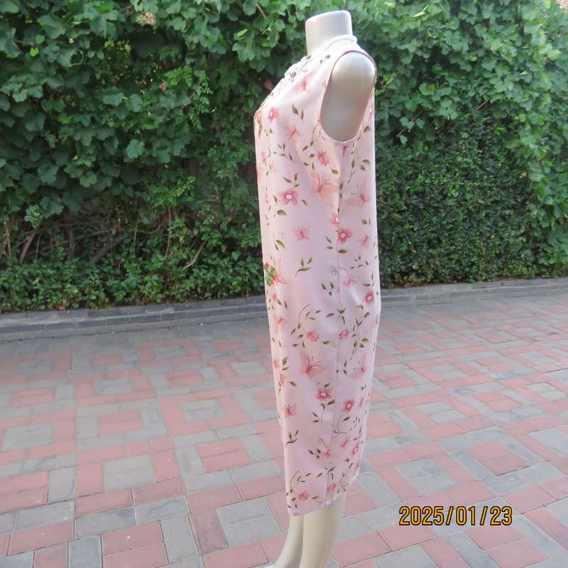 Beautiful silky polyester pink floral sleeveless dress. Slip over. Size 37. Flower embroidery.