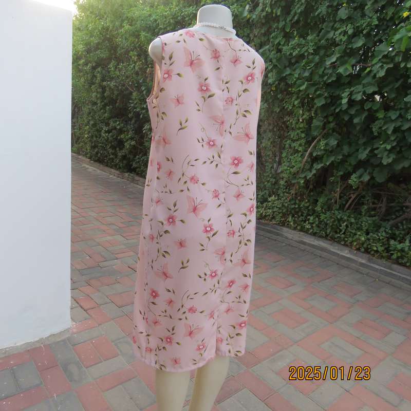 Beautiful silky polyester pink floral sleeveless dress. Slip over. Size 37. Flower embroidery.