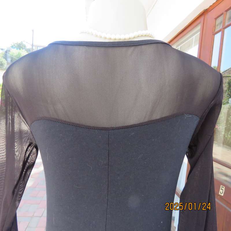 Smart JUDY'S PRIDE black bodyshirt size 32. Stretch cotton with lycra sides. Sheer stretch sleeves.