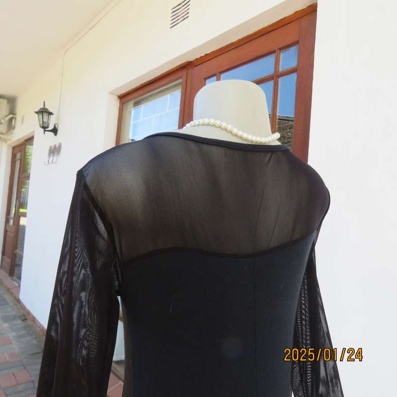 Smart JUDY'S PRIDE black bodyshirt size 32. Stretch cotton with lycra sides. Sheer stretch sleeves.