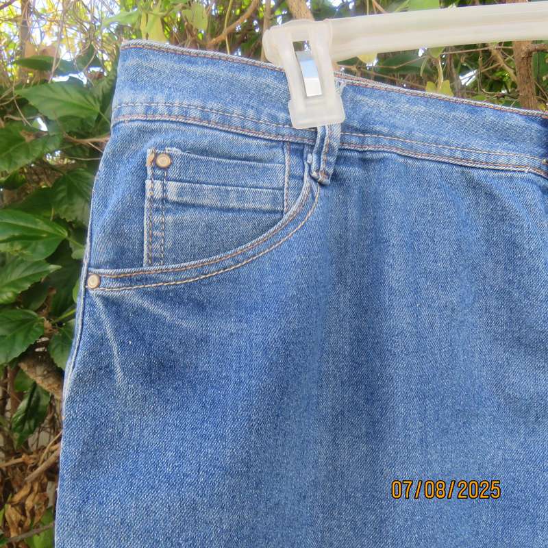 MILADYS blue denim jean shorts size 42. Back-front pockets. Stretch polycotton.