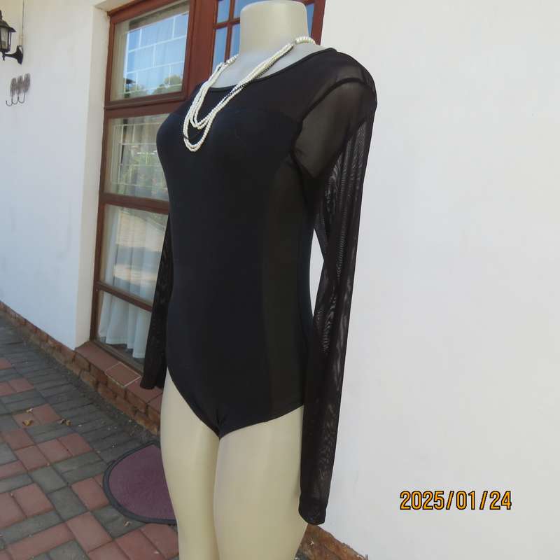 Smart JUDY'S PRIDE black bodyshirt size 32. Stretch cotton with lycra sides. Sheer stretch sleeves.