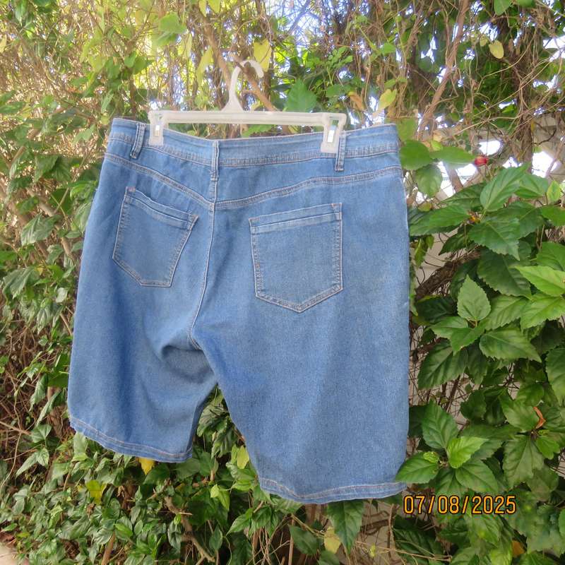 MILADYS blue denim jean shorts size 42. Back-front pockets. Stretch polycotton.