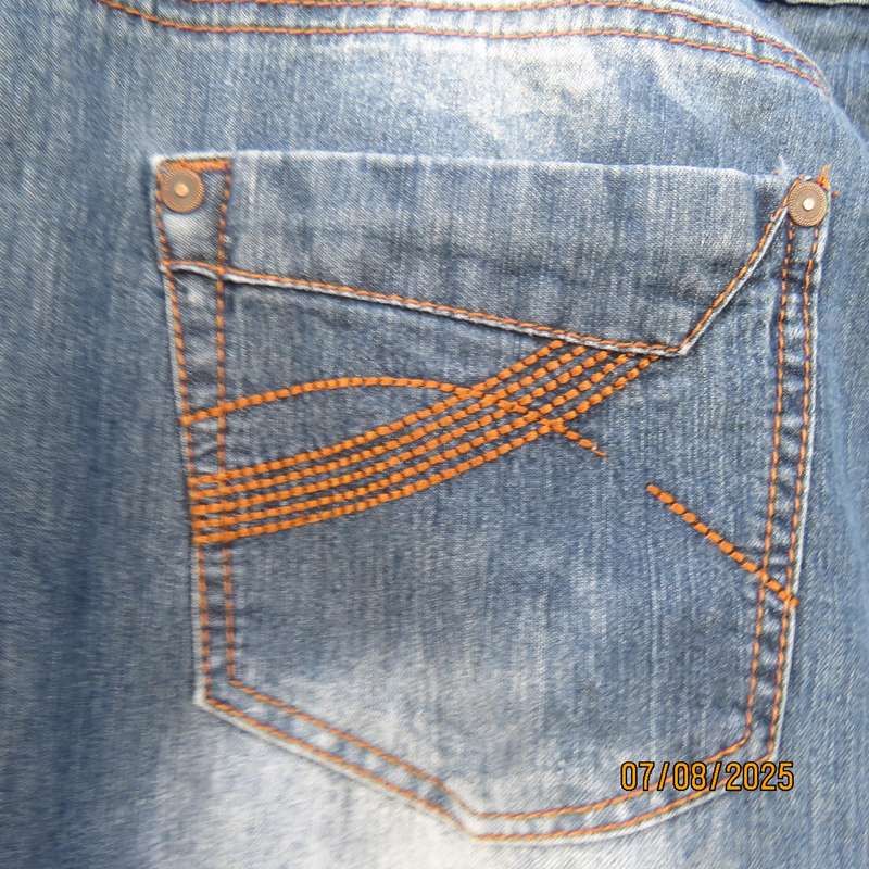 MILADYS blue denim bootleg jeans size 42. In stretch polyester.
