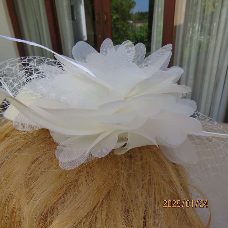 Fabulous little rich cream pillbox style fascinator with veil-pearl decoration and flower-feathers.