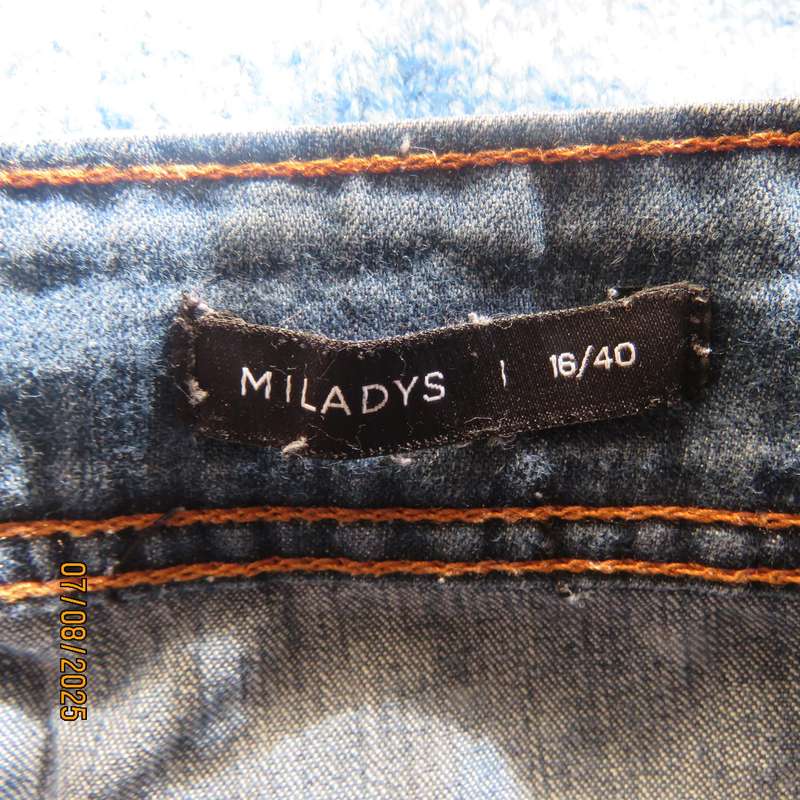 MILADYS blue denim bootleg jeans size 42. In stretch polyester.