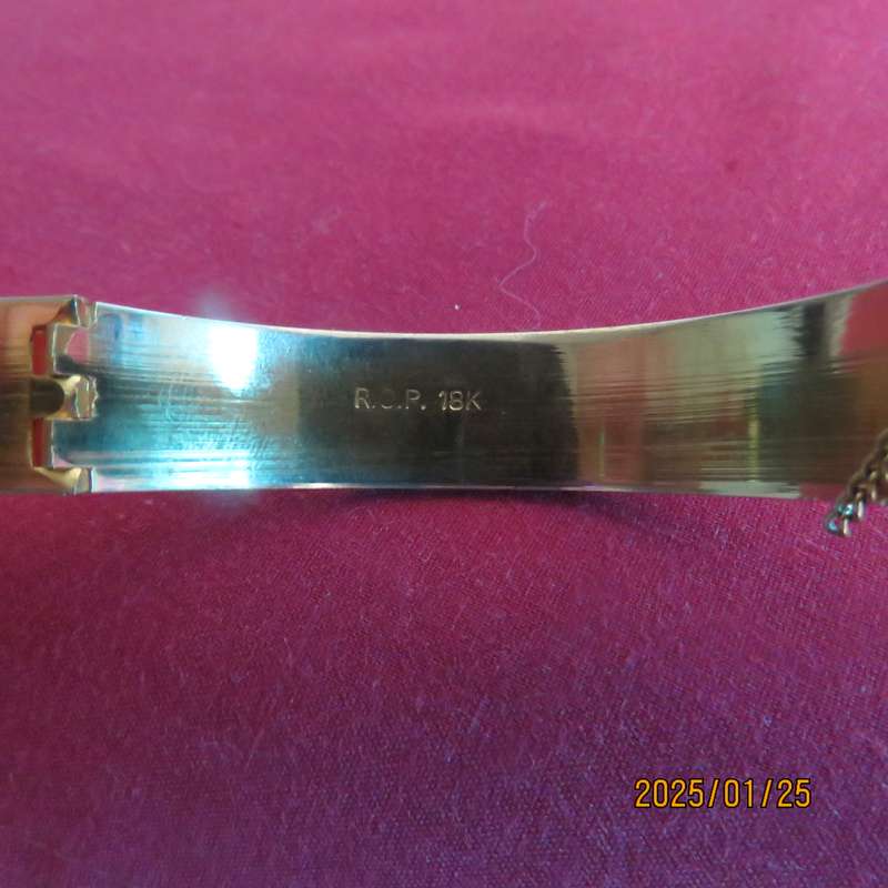 High quality 18k rolled gold plated bracelet. Diameter 6.2cm. Pretty pattern. New condition.