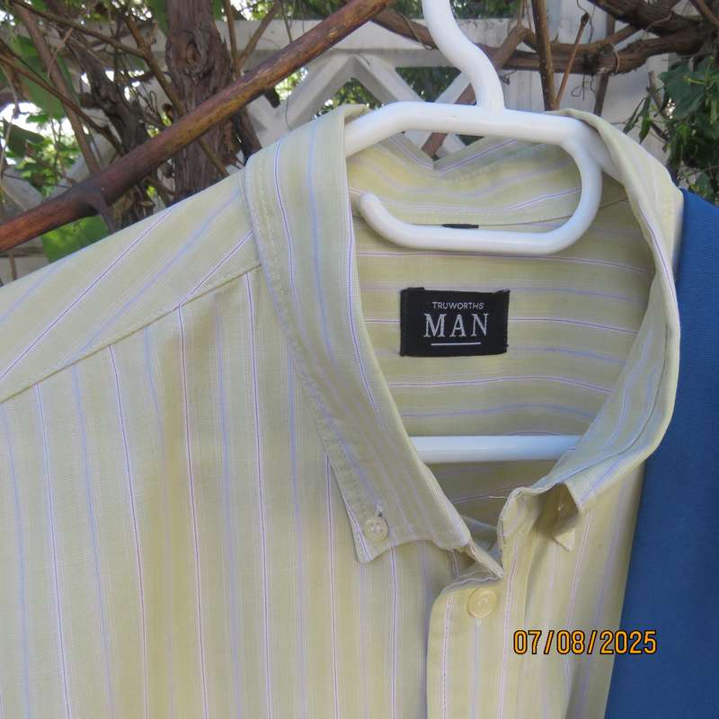 TRUWORTHS Man striped long sleeve polycotton shirt in corn-blue-white. Size XXL. Free tie