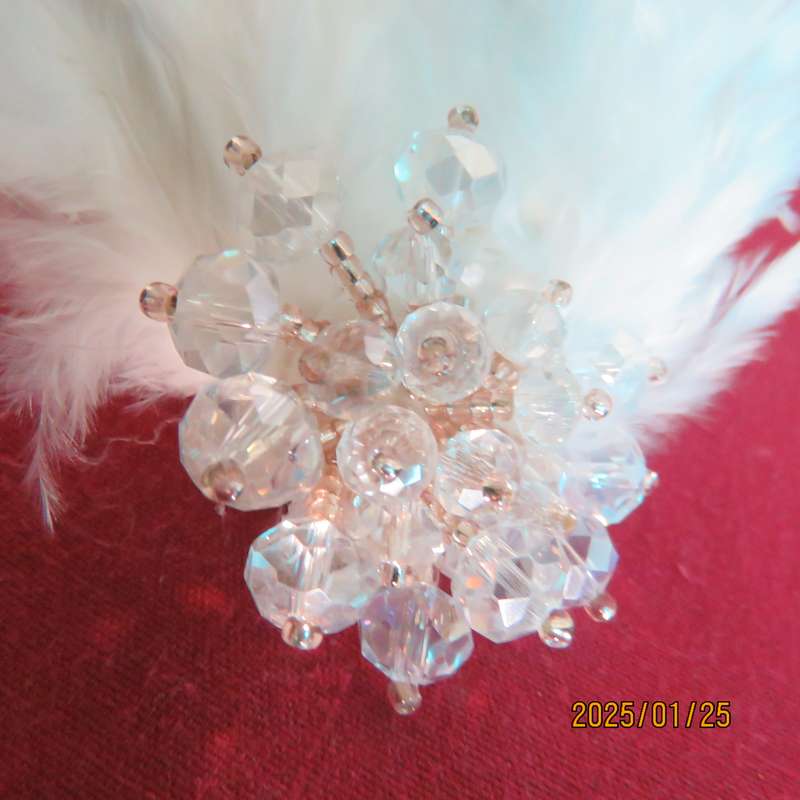 Chic romantic white feather brooch. Faux crystal flower center. Suitable for smart event. New item.