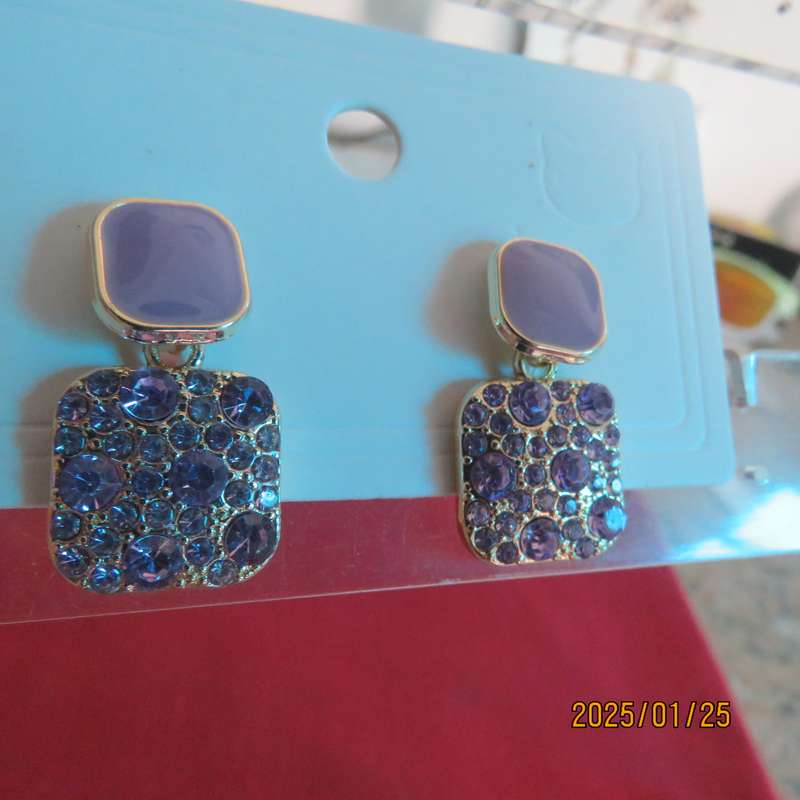 Cute pale violet drop and dangle earrings. Golden with bottom in tiny glimmer stones. New item