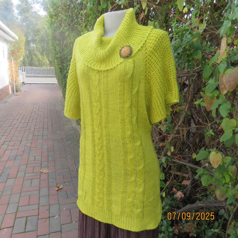 SAKURA long acrylic knit top in corn yellow. Short wide raglan sleeves. Poloneck. Size 40-42