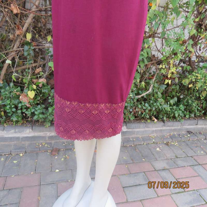 Maroon sleeveless shift dress with wide Bertha collar. Lace hem border. Size 38