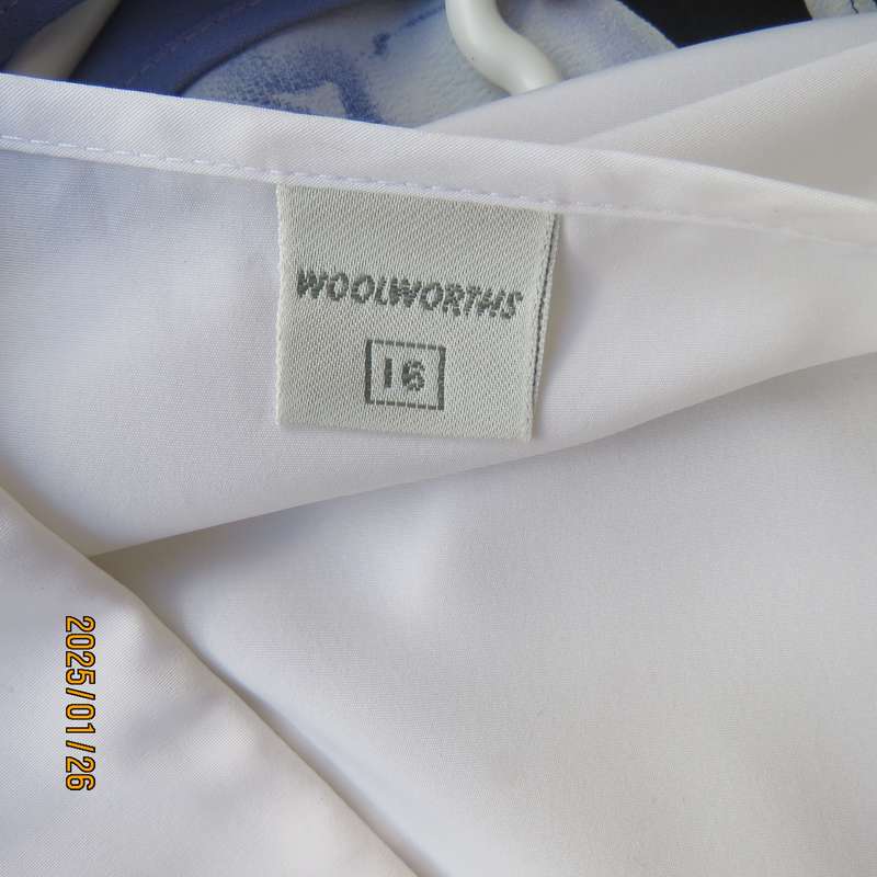 WOOLWORTHS white tailored short sleeve 100% polyester top with pretty lace decorated collar.Size 40