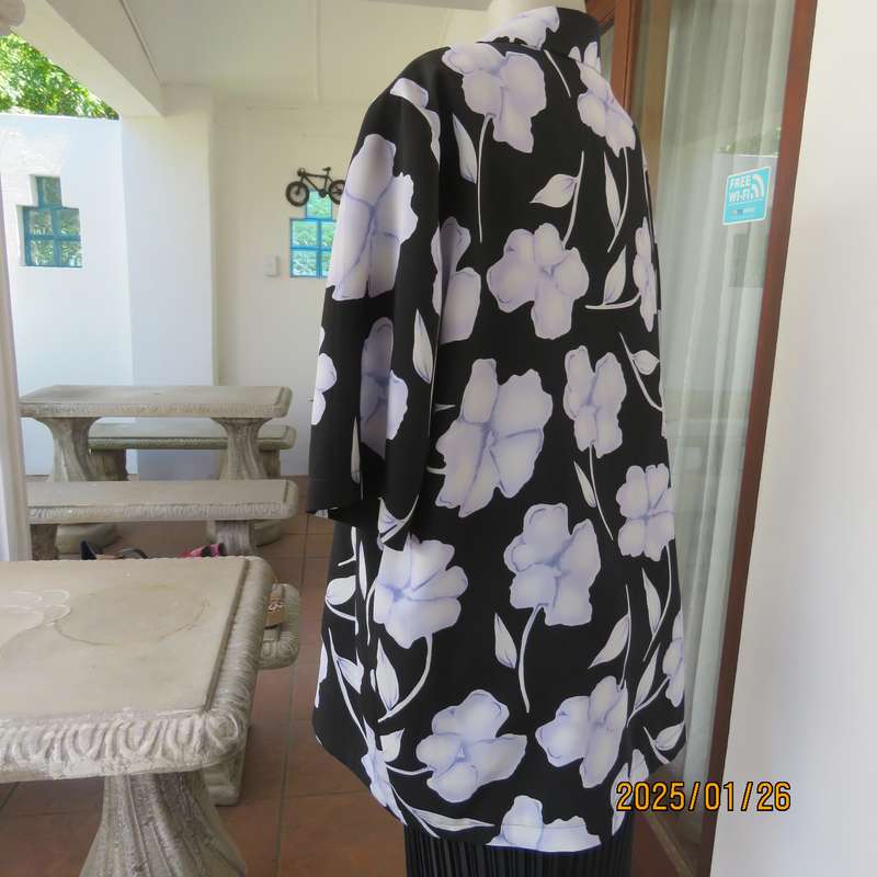 PARK AVENUE  short sleeve top-jacket. Black with very pale lilac flowers. Size 44.One button closure