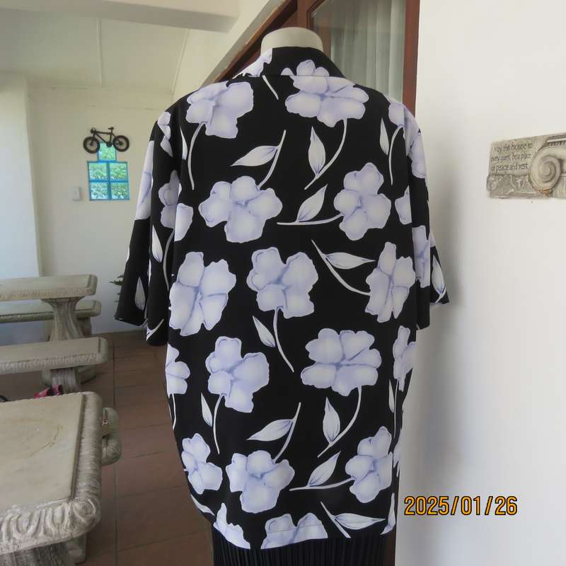 PARK AVENUE  short sleeve top-jacket. Black with very pale lilac flowers. Size 44.One button closure