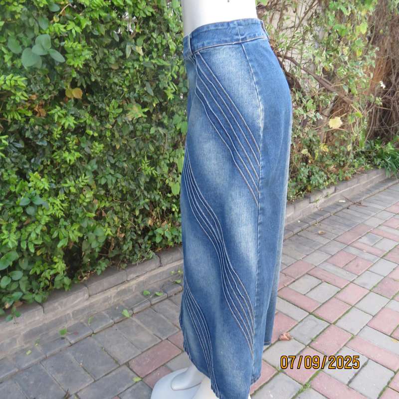 SMILEY blue denim jean 100% cotton skirt. Diagonal tucked seam decoration. Size 42