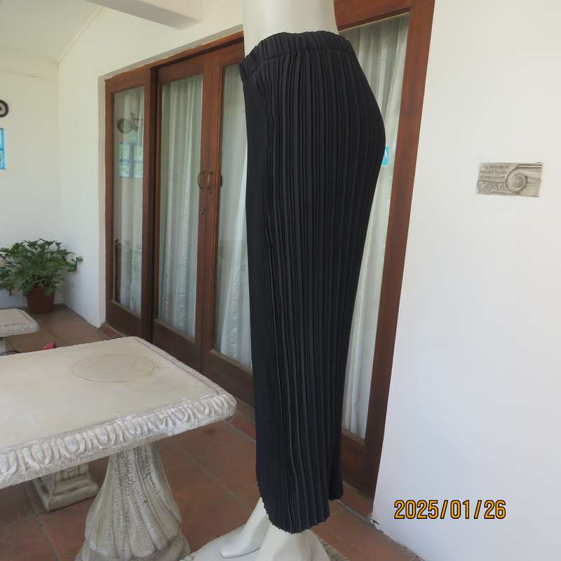 CHARISMA black fine permanent pleated polyester skirt size 36 with elasticated waist. Ankle length